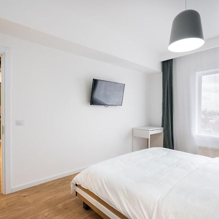 Jungle Escape - Luxe 1-Br Haven In Bucharest Apartment Bagian luar foto