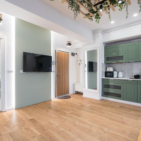 Jungle Escape - Luxe 1-Br Haven In Bucharest Apartment Bagian luar foto