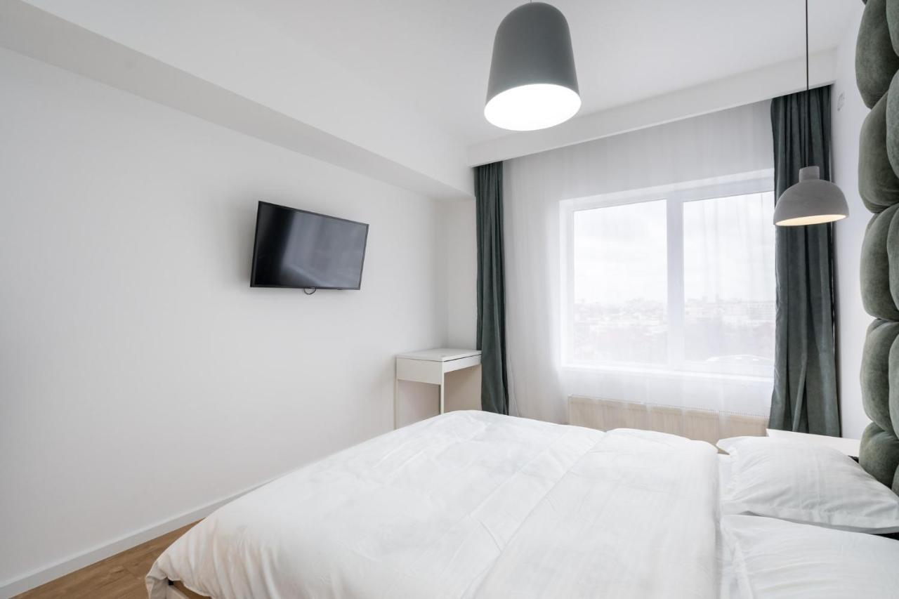 Jungle Escape - Luxe 1-Br Haven In Bucharest Apartment Bagian luar foto
