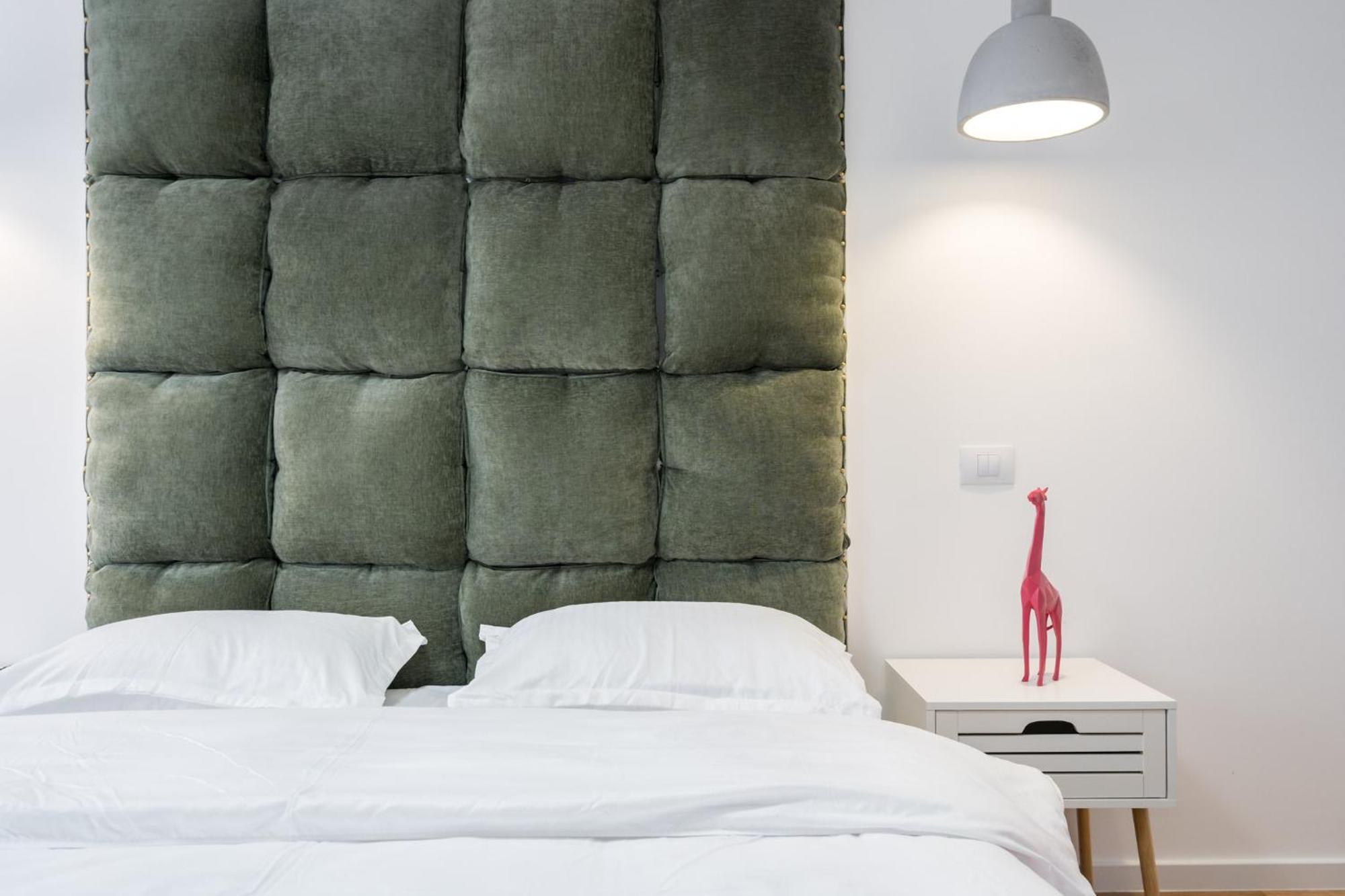 Jungle Escape - Luxe 1-Br Haven In Bucharest Apartment Bagian luar foto
