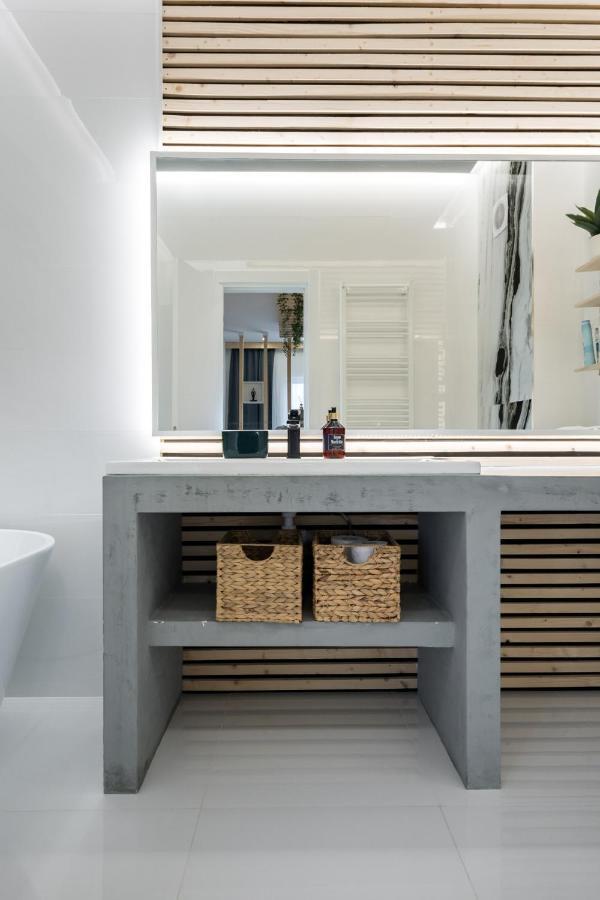 Jungle Escape - Luxe 1-Br Haven In Bucharest Apartment Bagian luar foto