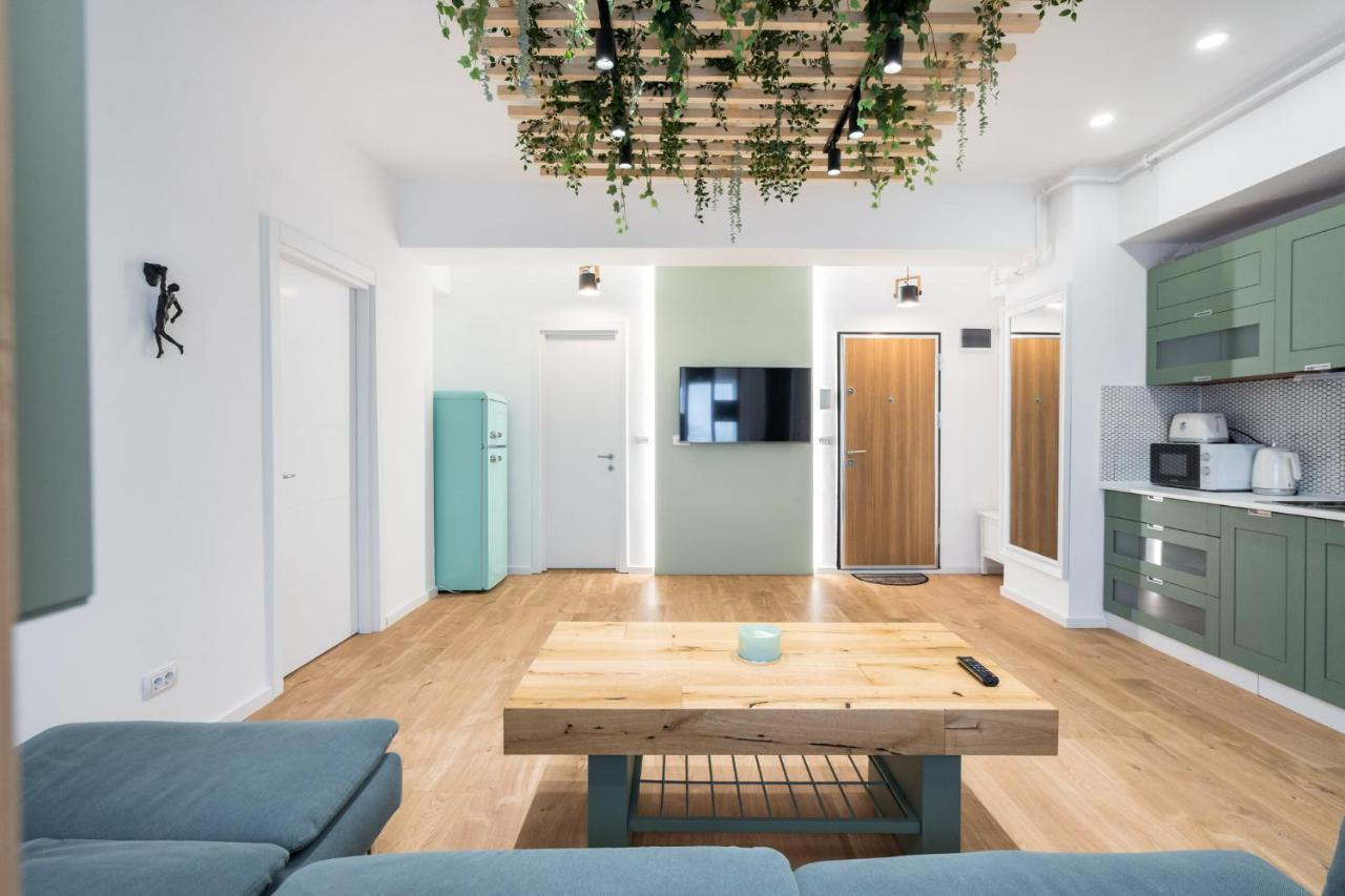 Jungle Escape - Luxe 1-Br Haven In Bucharest Apartment Bagian luar foto
