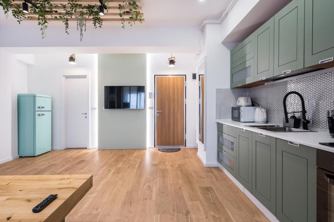Jungle Escape - Luxe 1-Br Haven In Bucharest Apartment Bagian luar foto
