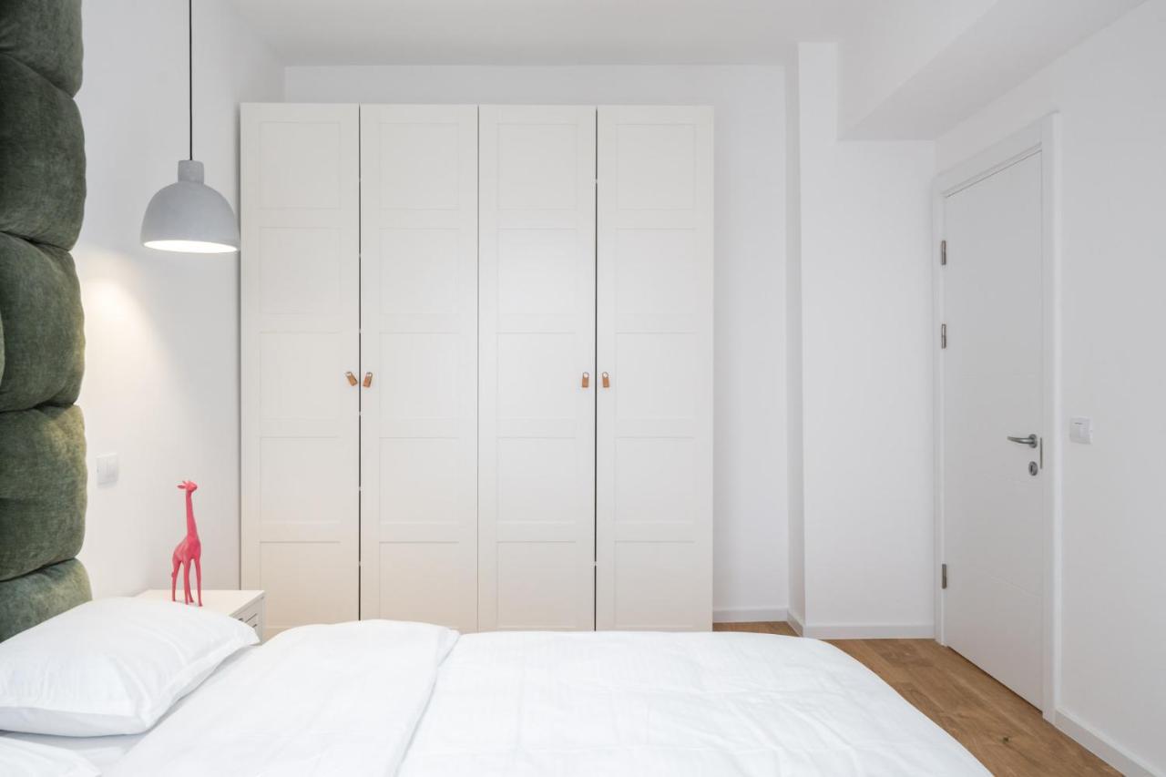 Jungle Escape - Luxe 1-Br Haven In Bucharest Apartment Bagian luar foto