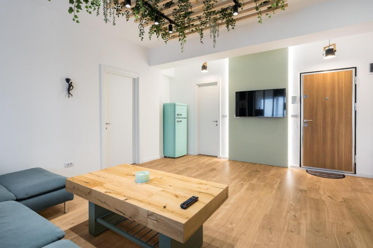 Jungle Escape - Luxe 1-Br Haven In Bucharest Apartment Bagian luar foto