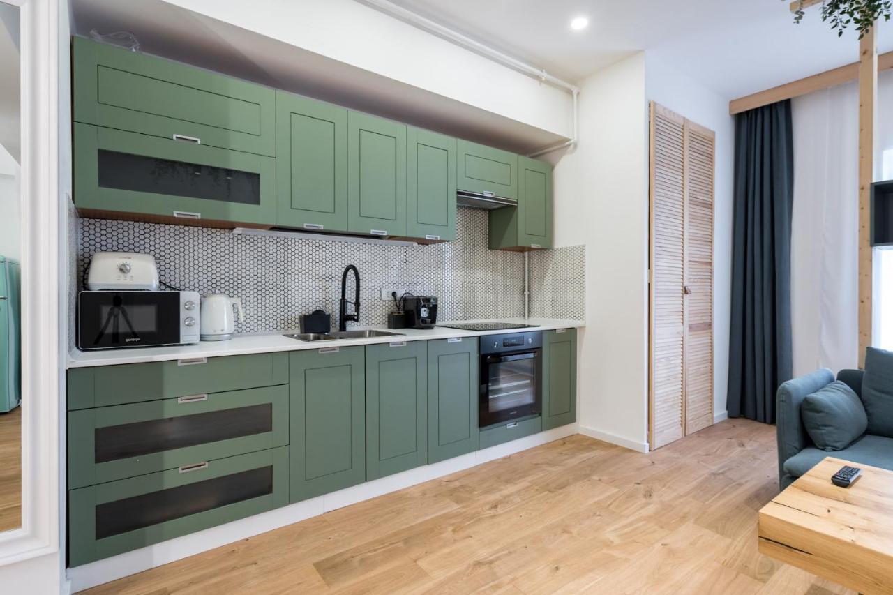 Jungle Escape - Luxe 1-Br Haven In Bucharest Apartment Bagian luar foto